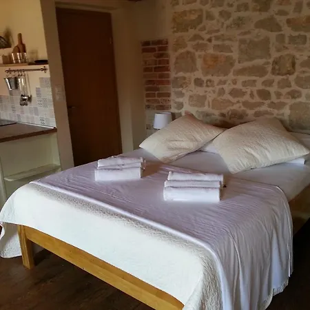 Dvori Svetog Mihaela Apartment Sibenik Room photo