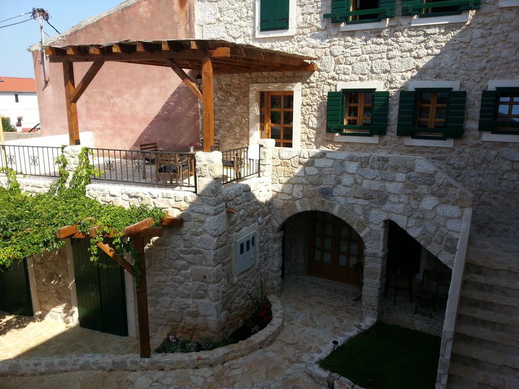 Dvori Svetog Mihaela *