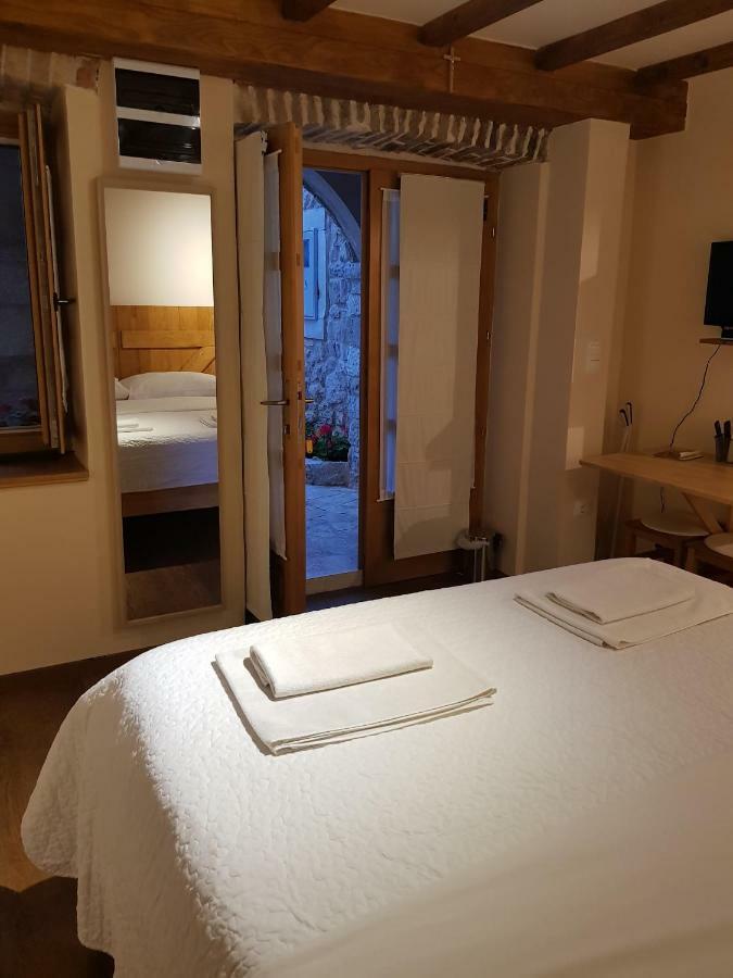 Dvori Svetog Mihaela Apartment *